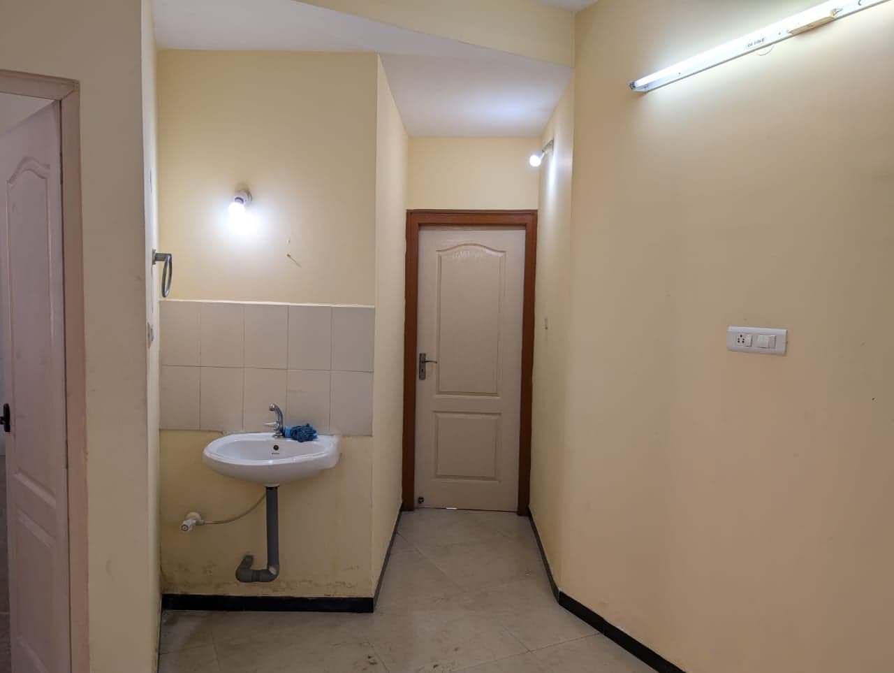 2BHK Residential for Rent in Town Hall Coimbatore Tamil Nadu, Coimbatore | 66 Cents